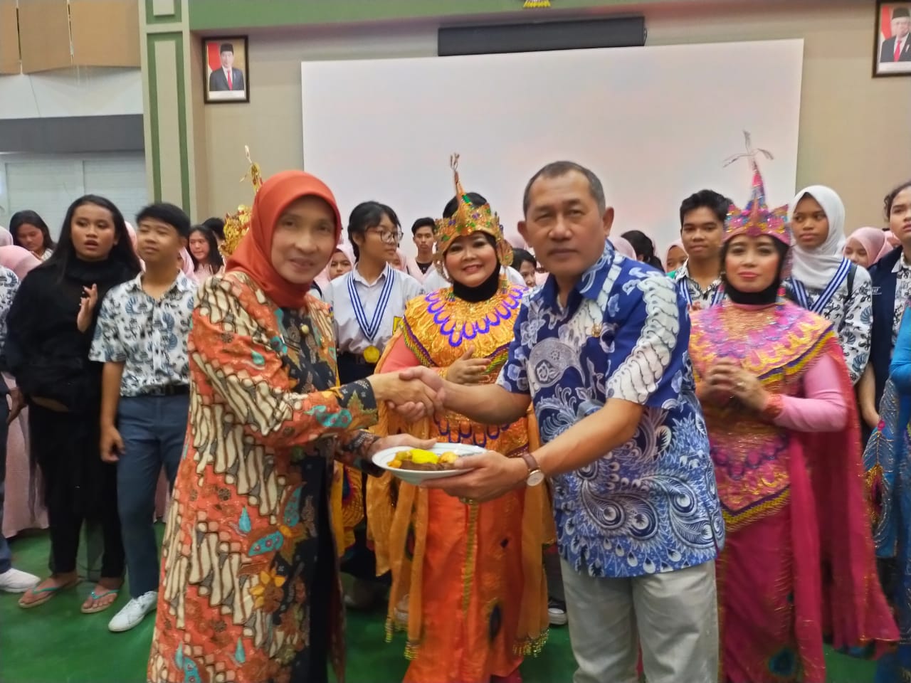 ANNIVERSARY SMAN 8