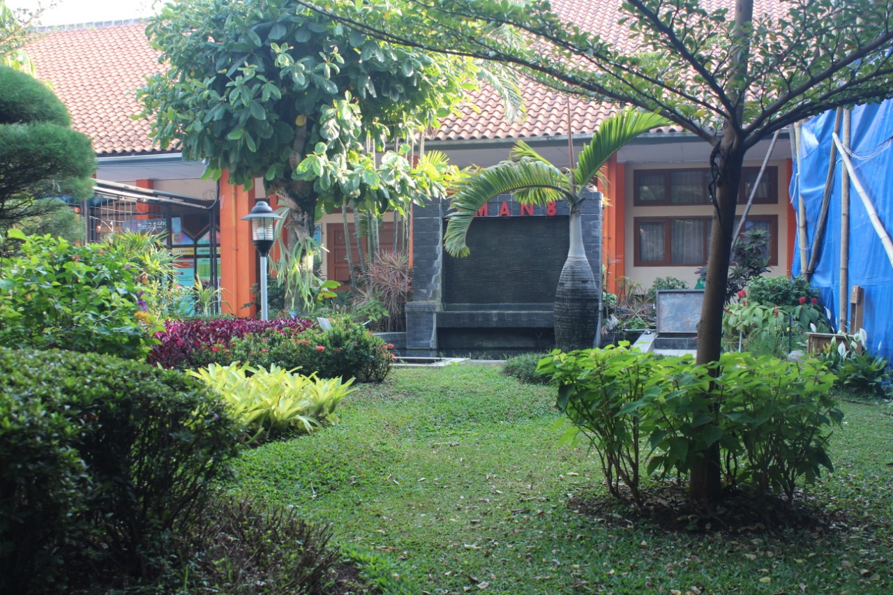 TAMAN DEPAN TU